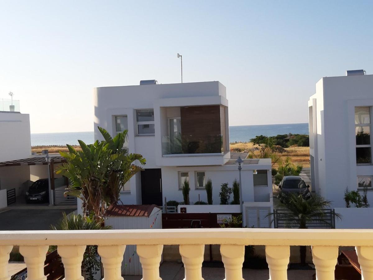 Carolyn Is A Luxury 4-bedroom With Private Pool In Villa Ayía Nápa