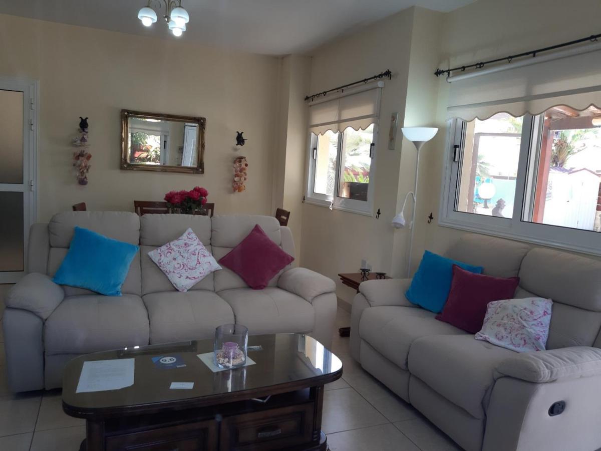 Carolyn Is A Luxury 4-bedroom With Private Pool In Villa *